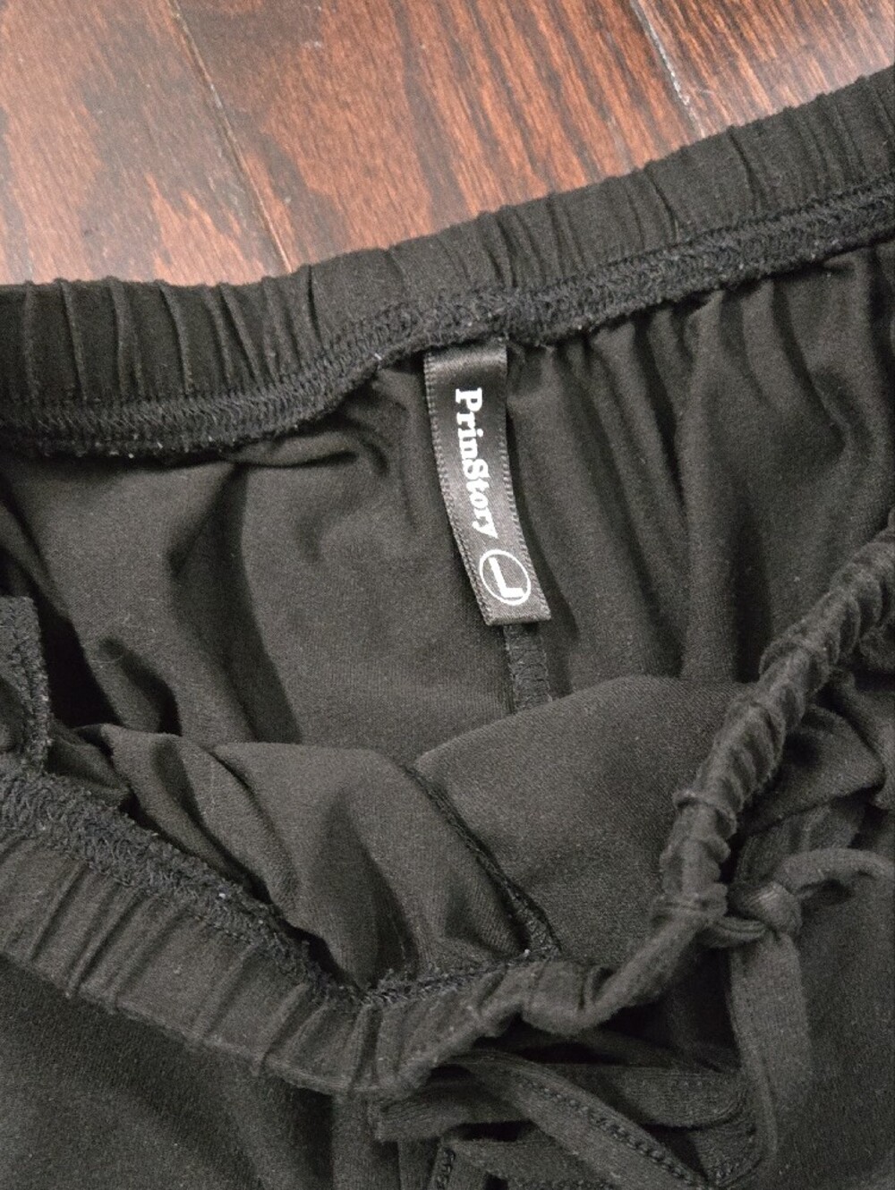 Prinstory Ruffle-Hem Shorts - Picture 3 of 7